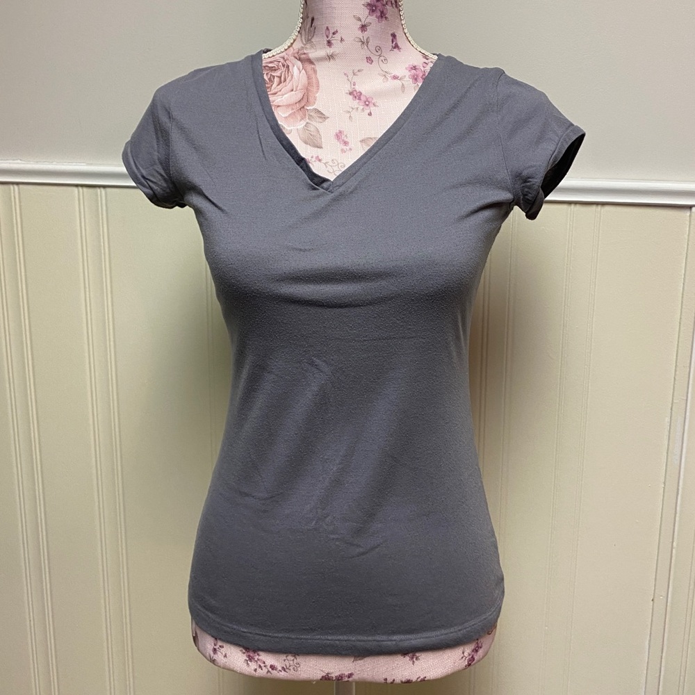 CHARLOTTE RUSSE Grey V Neck T Shirt Cap Sleeve
